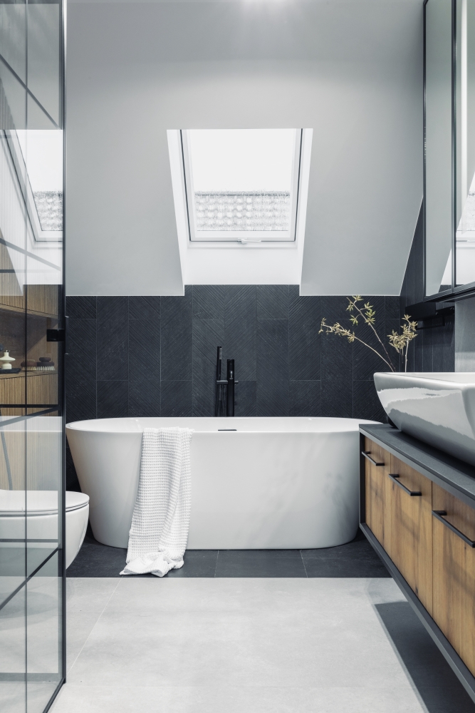 Stylish,Interior,Of,Bathroom,With,Bathtub,,Shower,,Towels,And,Other Hudson Property Hunters Buyers Agent Services